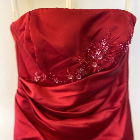 David’s Bridal size 10 Burgundy Gown NWOT - Picture 8 of 12